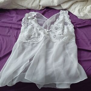 Chic White Lace Chemise